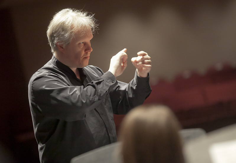 Kirk O'Riordan conducting