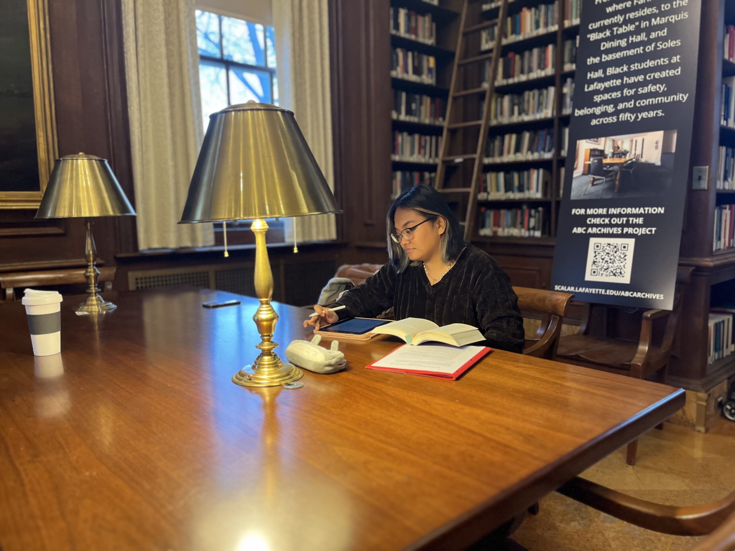 Samantha Peabody ’25 studies in Kirby Library