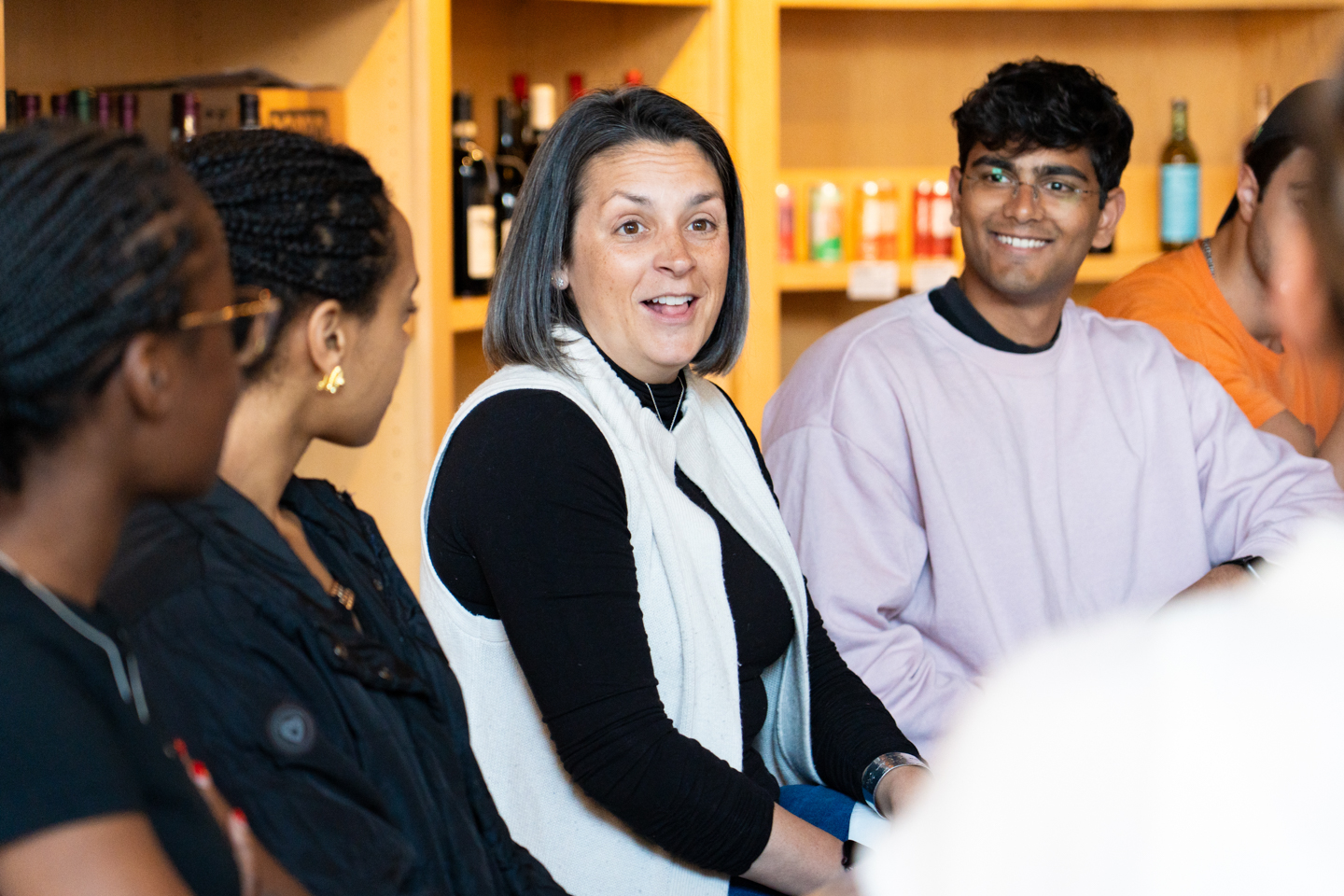 Alison Williams '03 engaging with Lafayette students at Bar Torino, sharing her experiences and advice for future graduates in entrepreneurship. 
